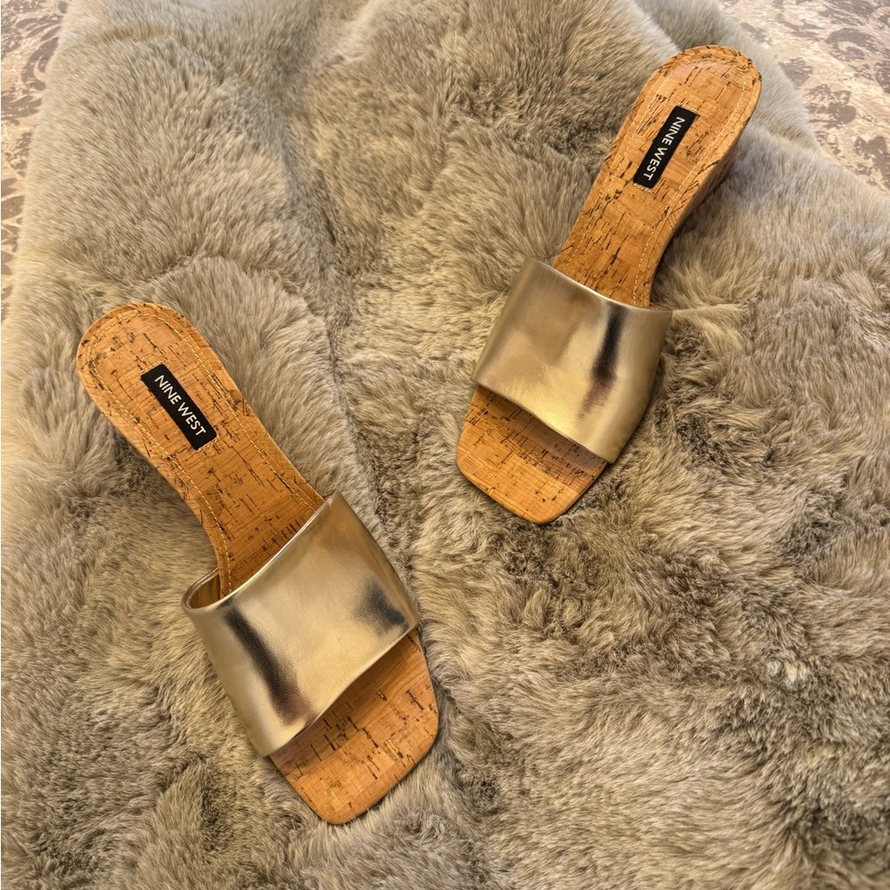 Nine West Metallic Gold slide wedge - Picture 3 of 8